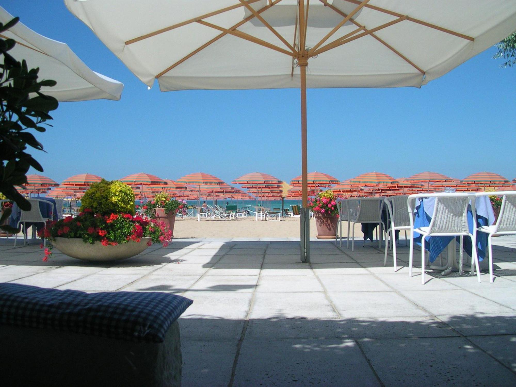 Albergo Punta De L'Est Francavilla Al Mare Luaran gambar