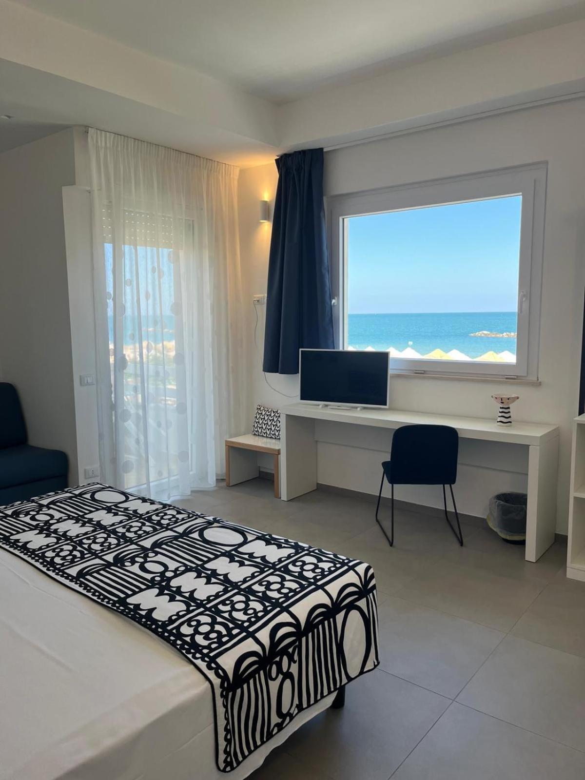 Albergo Punta De L'Est Francavilla Al Mare Luaran gambar